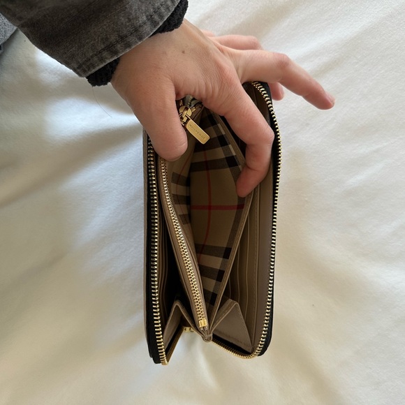 Burberry Wallet - Picture 6 of 8